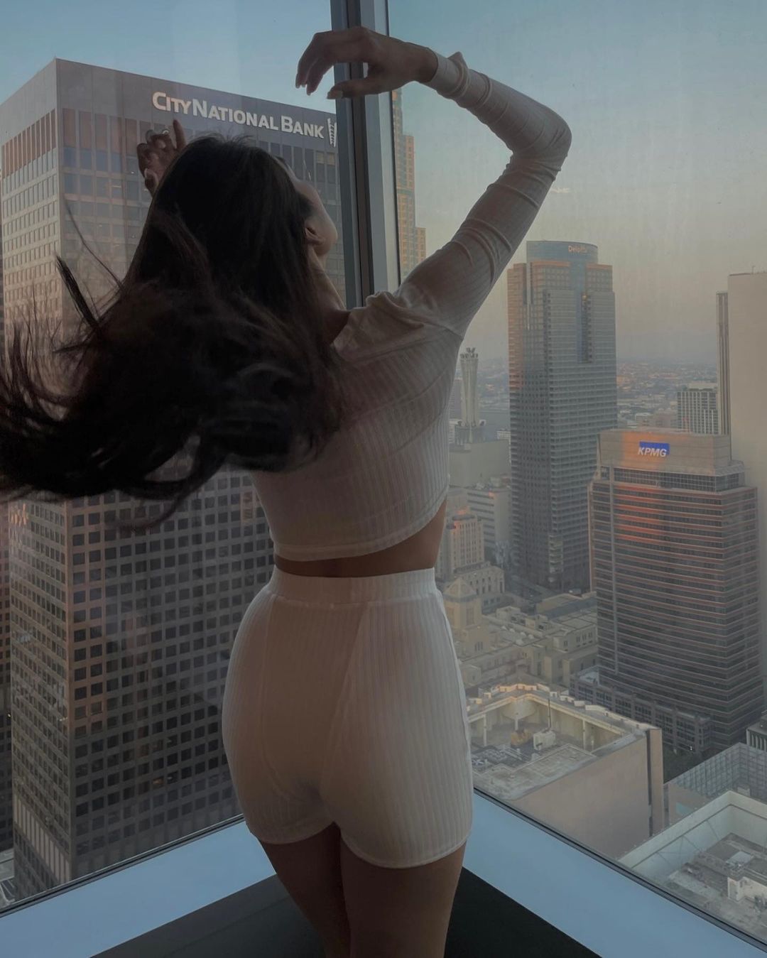 Á hậu Thảo Nhi Lê diện nội y, thả dáng khó rời mắt bên chiếc view triệu đô - Ảnh 6