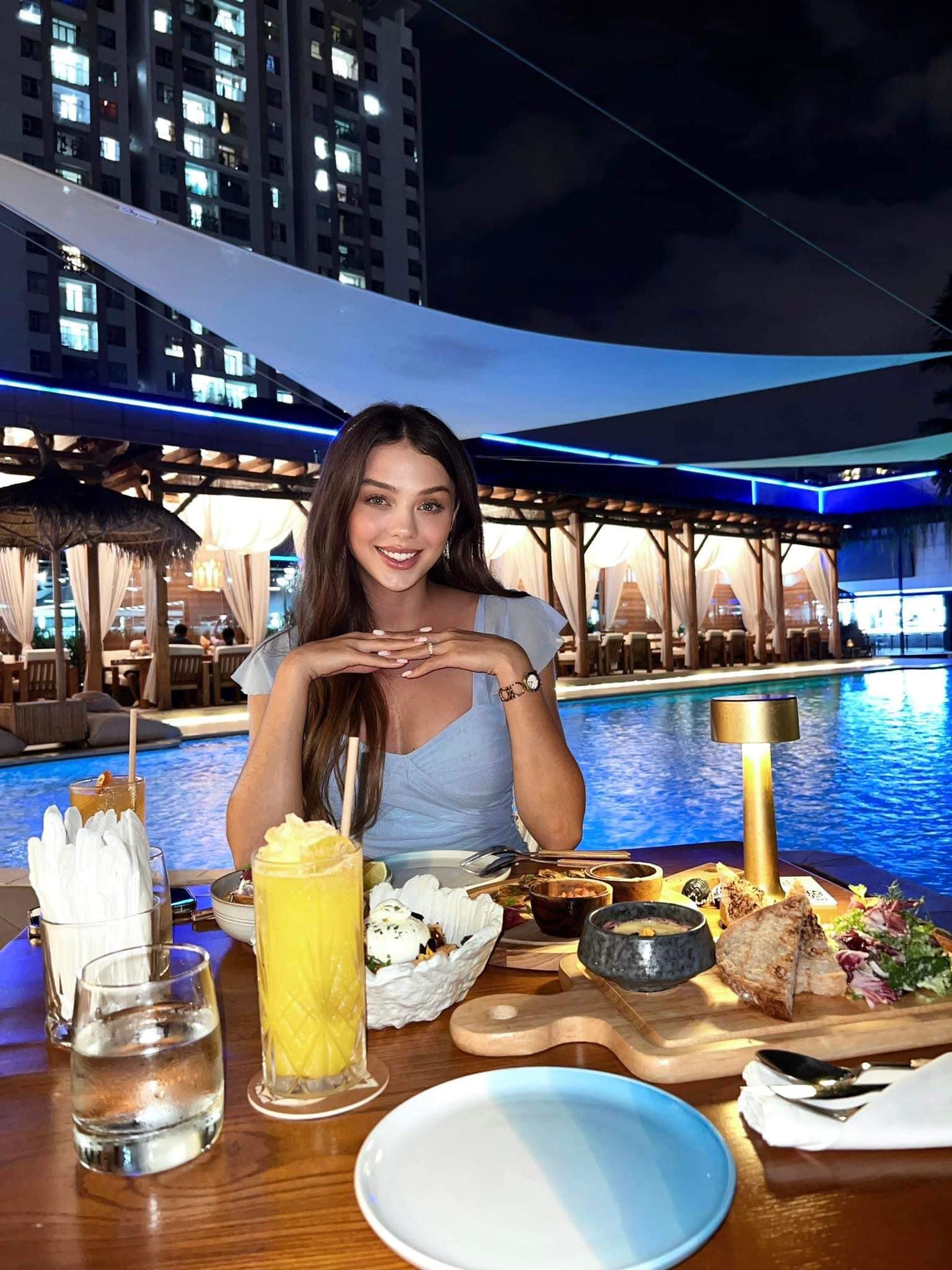 Bùi Tiến Dũng mừng sinh nhật vợ Tây, hứa làm điều ngôn tình cho vợ suốt đời - Ảnh 1