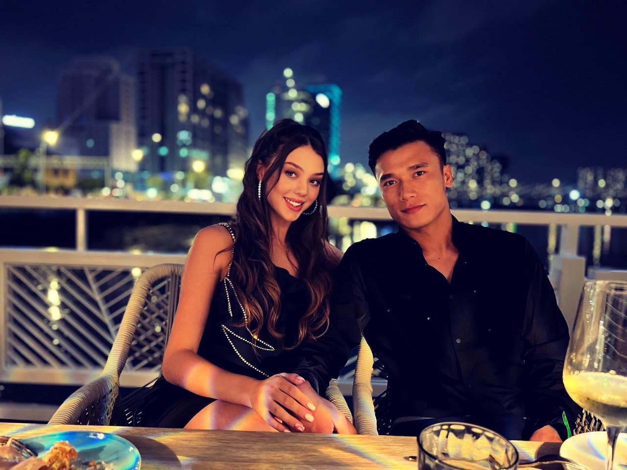 Bùi Tiến Dũng mừng sinh nhật vợ Tây, hứa làm điều ngôn tình cho vợ suốt đời - Ảnh 2