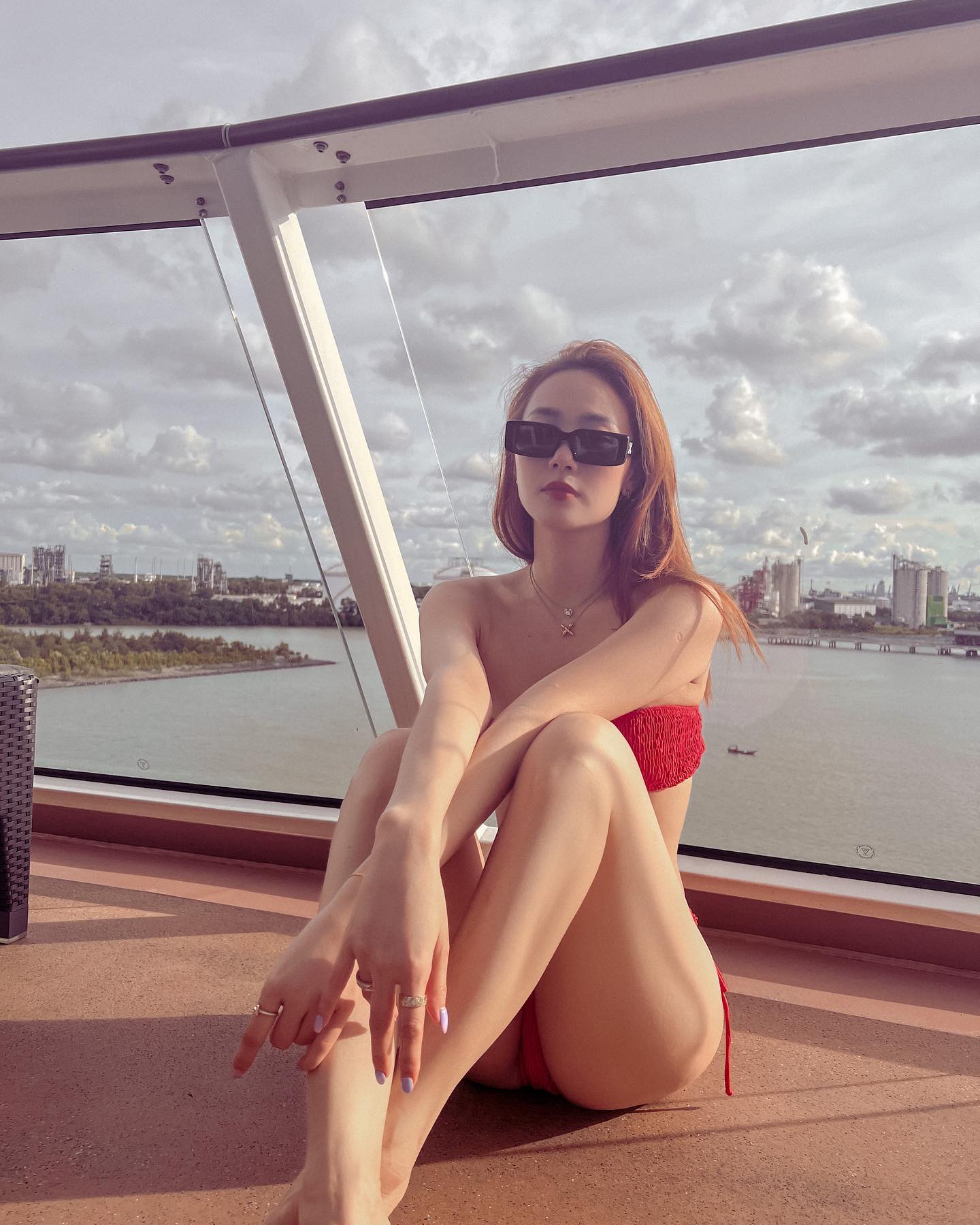 Minh Hằng tích cực khoe ảnh bạo sau kết hôn, khẳng định triết lý sống 