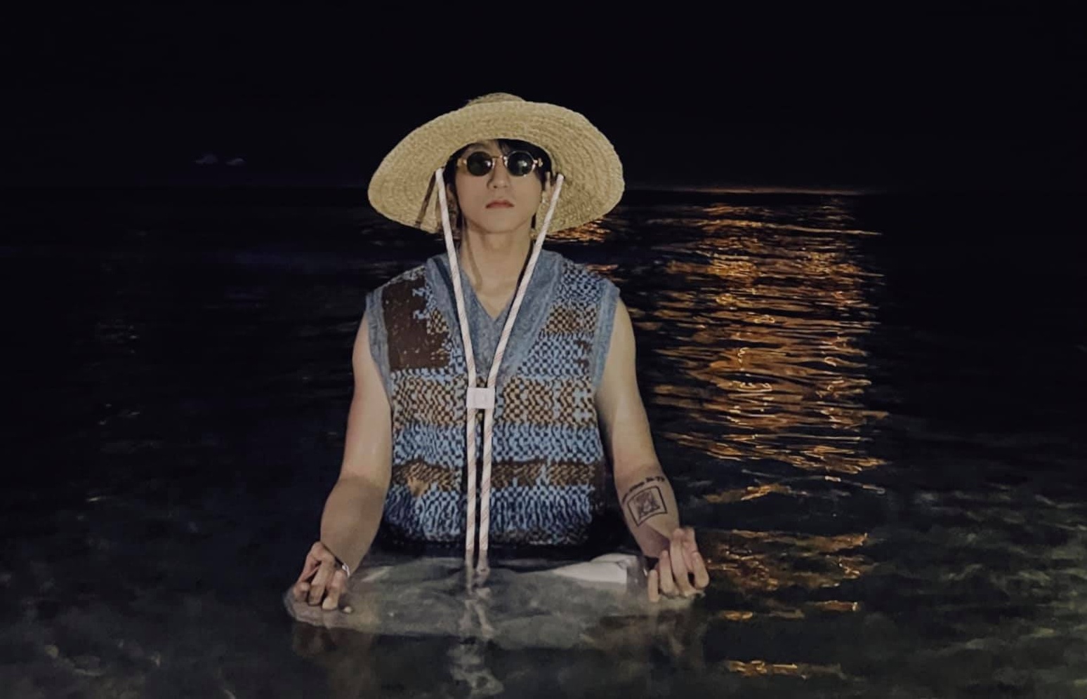 Siêu Hot: Sơn Tùng bất ngờ đăng ảnh lúc nửa đêm kèm lời thả thính "vu vơ"