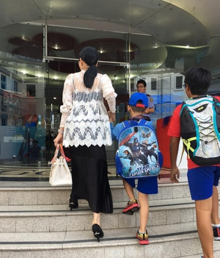 Con trai Lệ quyên đang theo học tại một trường quốc tế nổi tiếng ở Sài Gòn.