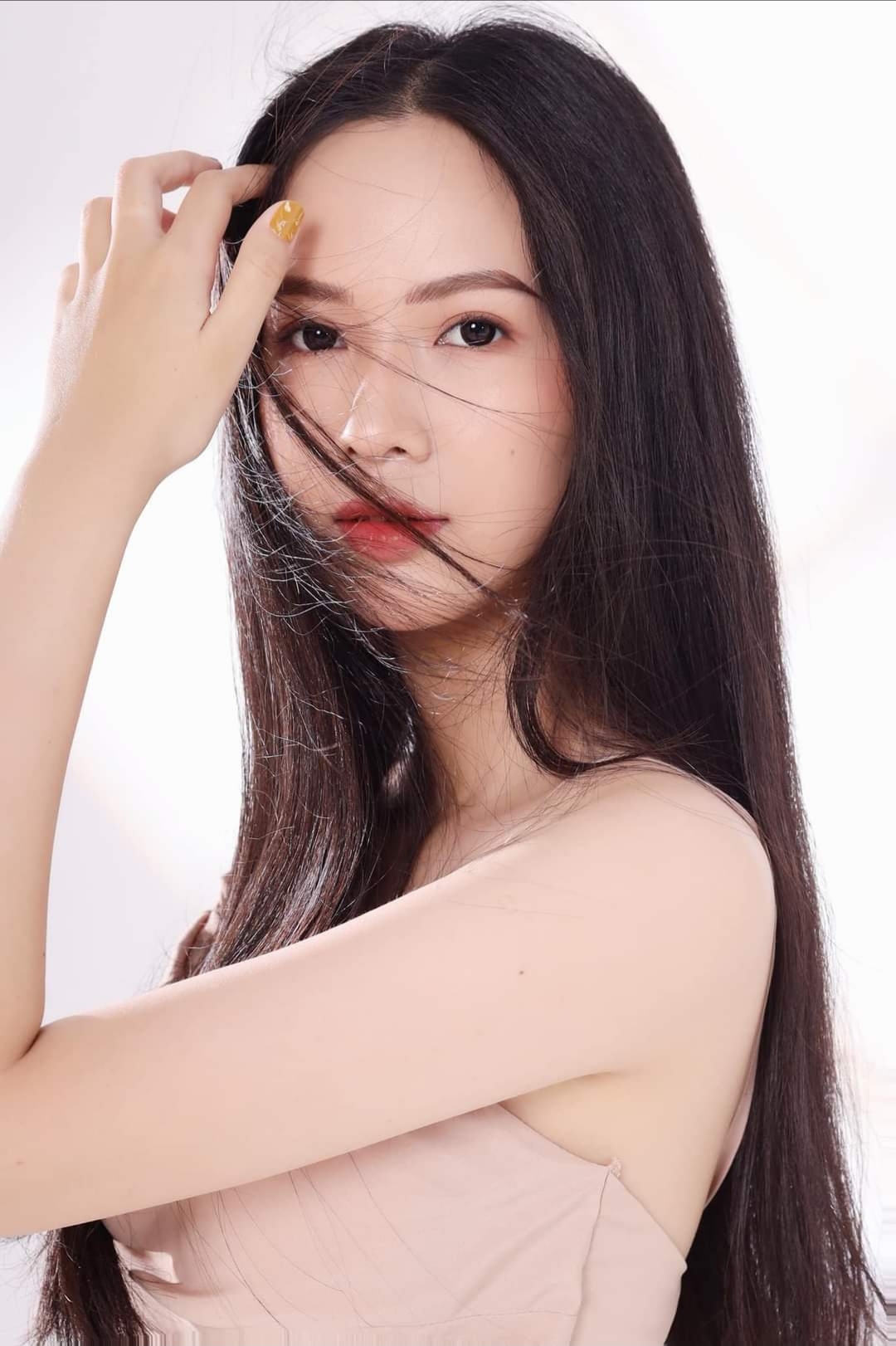 Nét đẹp 'mong manh tựa thiên thần' đậm chất Á Đông của cô gái có làn da đẹp nhất Hoa hậu Việt Nam 2020 - Ảnh 8