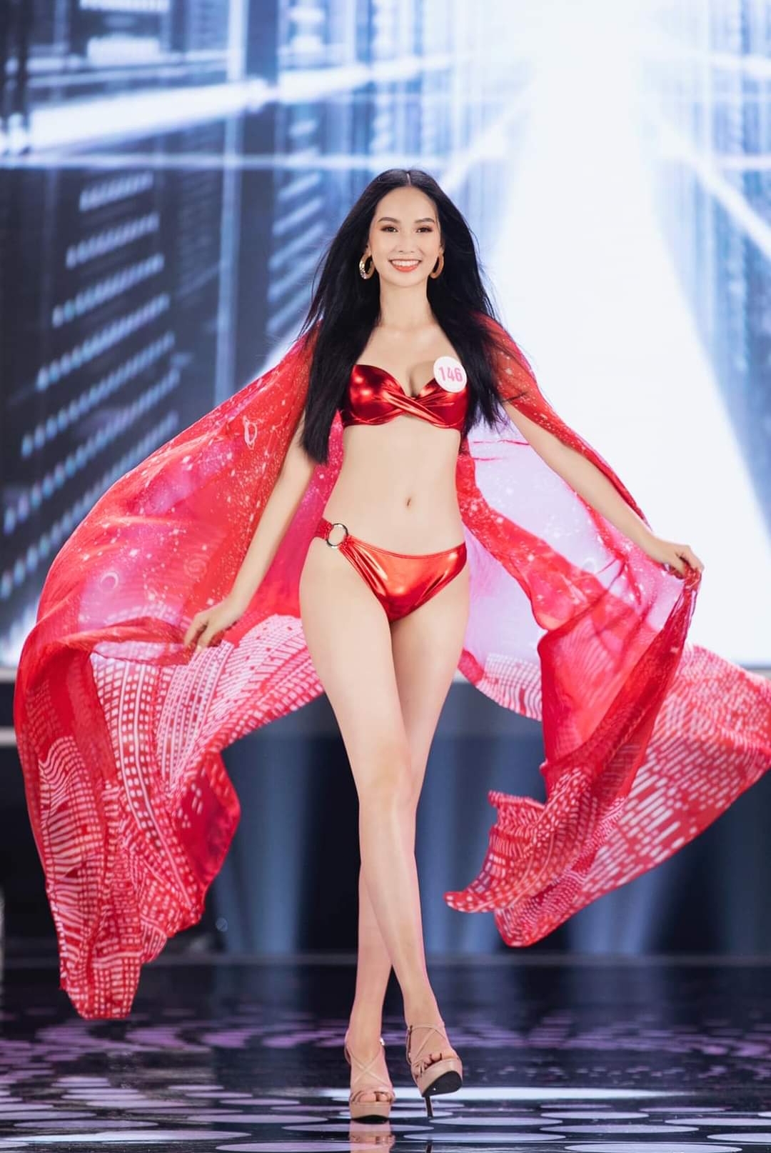 Phương Quỳnh lọt Top 5 đề cử Người đẹp Biển của Hoa hậu Việt Nam 2020.
