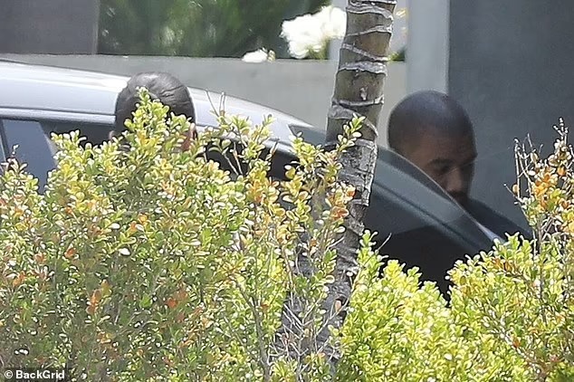 Kanye West đã có buổi hẹn với vợ cũ vào thứ 5 vừa qua, làm dấy lên tin đồn tái hợp