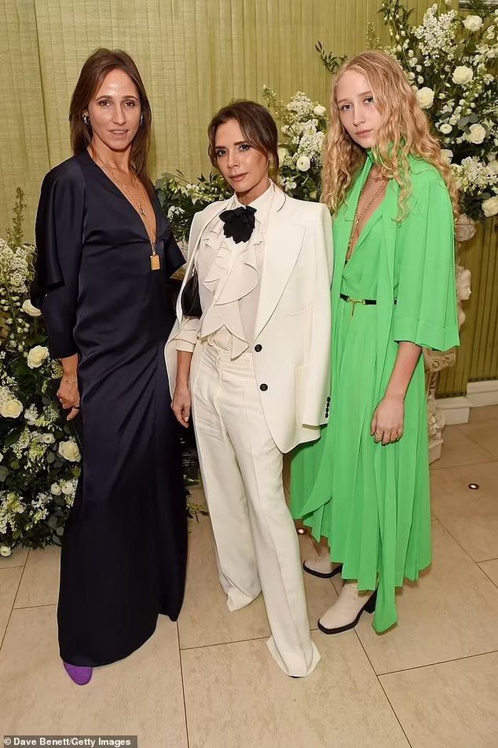 Mẹ của Bliss cùng với mẹ của Cruz trong 1 sự kiện thời trang của Tạp chí Vogue