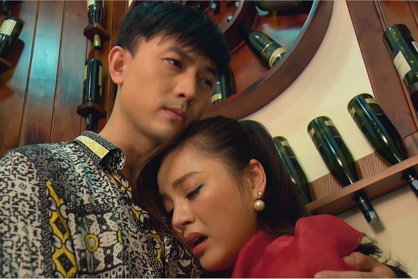 Những phân cảnh tình cảm của Thu Quỳnh và Anh Vũ trong bộ phim 'Hương vị tình thân' thu hút sự chú ý của khán giả