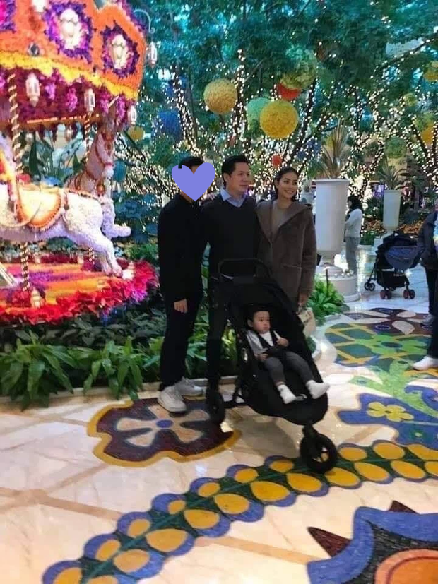 Hình ảnh cười đàn ông cao lớn, đứng bên cạnh Phạm Hương và cậu bé Maximus được cho là ông xã của Hoa hậu Hoàn vũ Việt Nam 2015