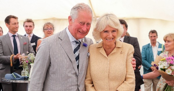 Sau 20 năm, bà Camilla vẫn không nhìn mặt em trai Thái tử Charles