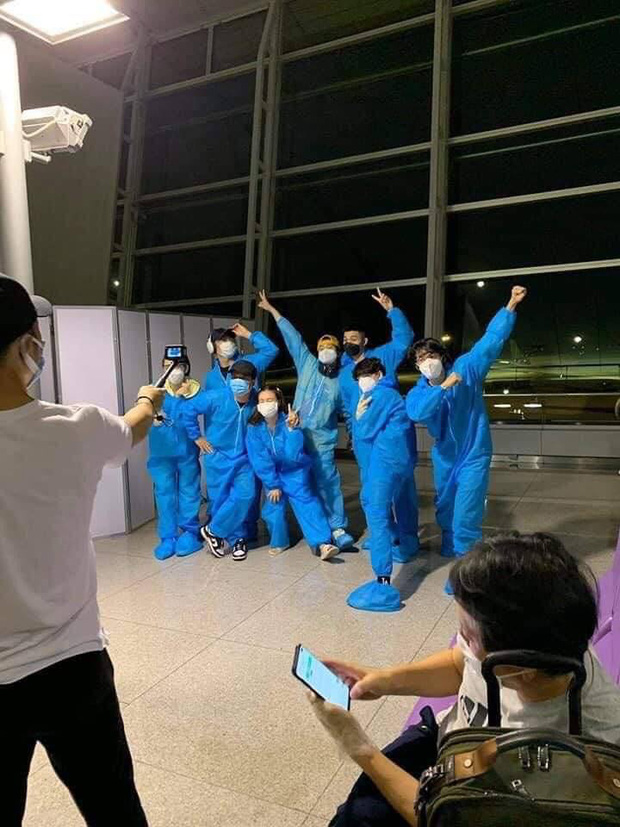 Hình ảnh của dàn cast tại sân bay trước khi sang Hàn Quốc ghi hình không hề có sự xuất hiện của Jack