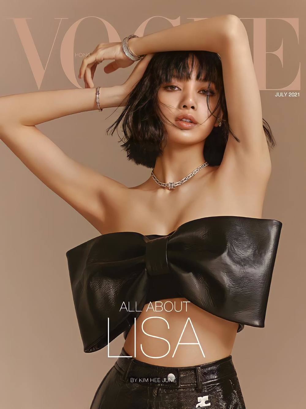 Lisa trên bìa tạp chí Vogue, quảng cáo cho sản phẩm của Bulgari