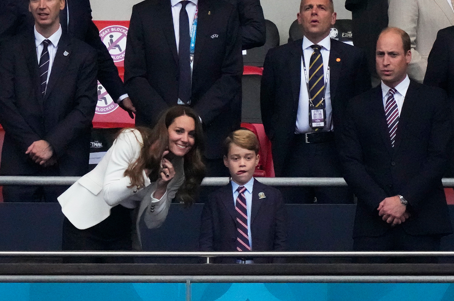 Lần cuối cùng Công nương Kate xuất hiện trước công chúng vào hôm Chung kết Euro cùng với Hoàng tử William và con trai