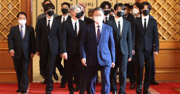 BTS xuất hiện tại Nhà Xanh, trở thành đặc phái viên của Tổng thống Hàn Quốc