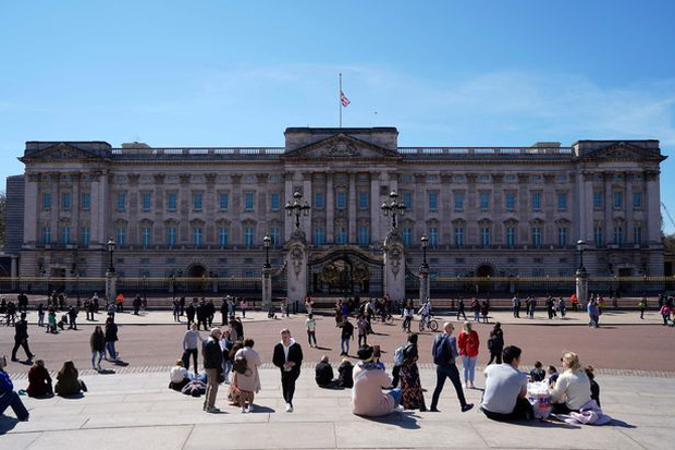 Cung điện Buckingham là 1 trong những biểu tượng của Anh, được mở cửa cho khách tham quan từ tháng 4 đến tháng 9 hàng năm