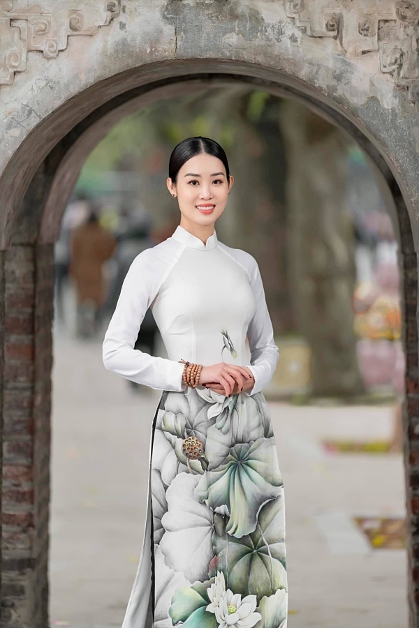 Với danh hiệu Á hậu 'Hoa khôi Áo dài 2016', Minh Phương thường xuyên xuất hiện bên tà áo dài