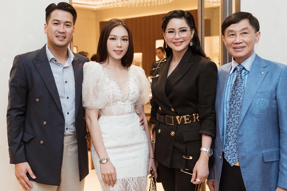 Linh Rin thường xuyên xuất hiện trong nhiều hoạt động của gia đình 'Vua hàng hiệu' Jonathan Hạnh Nguyễn