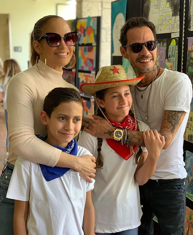 Jennifer Lopez và Marc Anthonay có với nhau 2 con chung là cặp song sinh Max và Emme