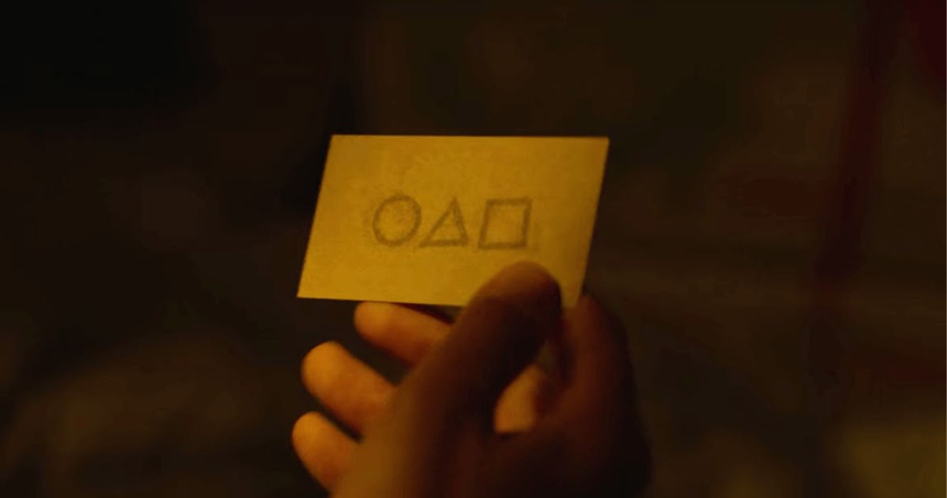 Số điện thoại đã bị lộ đằng sau tấm thiệp xuất hiện trong bộ phim