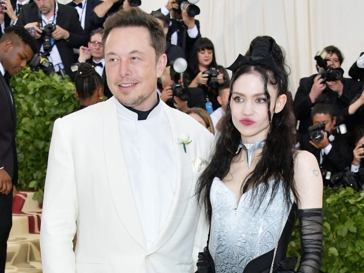 Elon Musk và Grimes công khai hẹn hò khi cùng nhau xuất hiện tại Met Gala 3 năm trước.