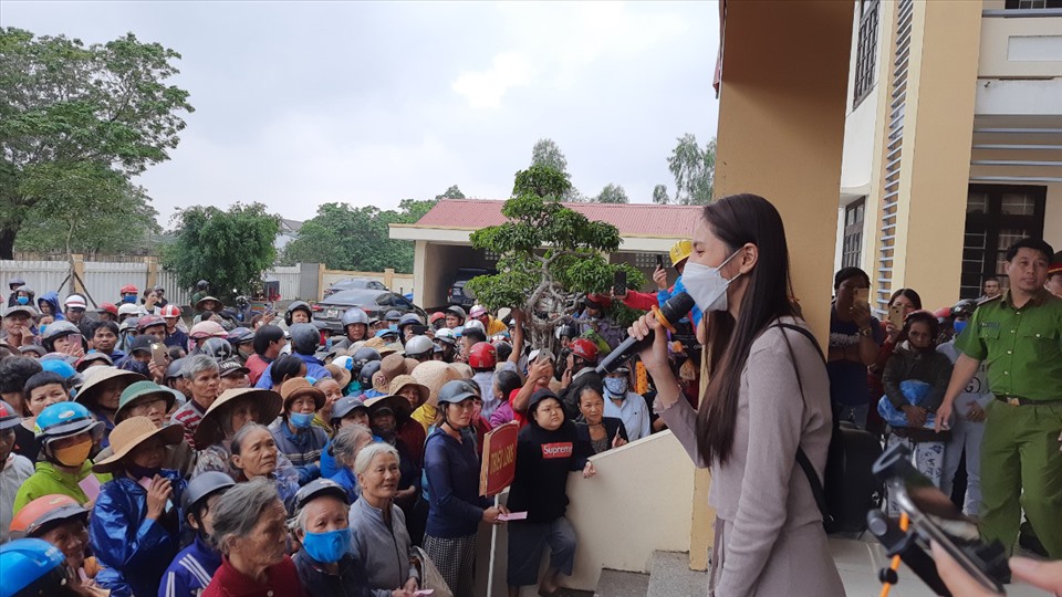Đoàn từ thiện của Thủy Tiên đến Quảng Trị vao ftháng 11/2020