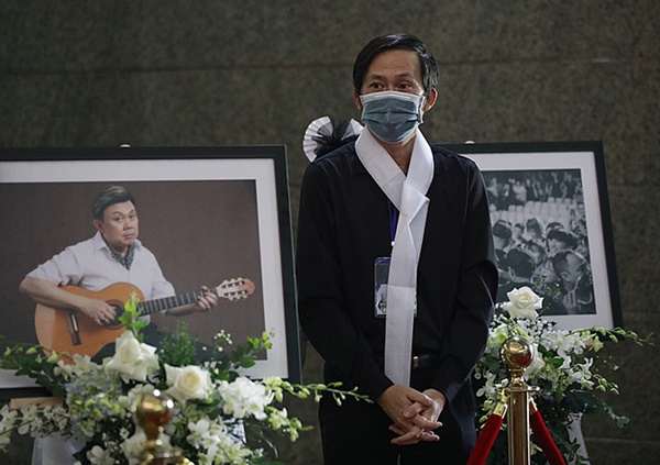 Nghệ sĩ Hoài Linh luôn có mặt túc trực tại đám tang của nghệ sĩ Chí Tài