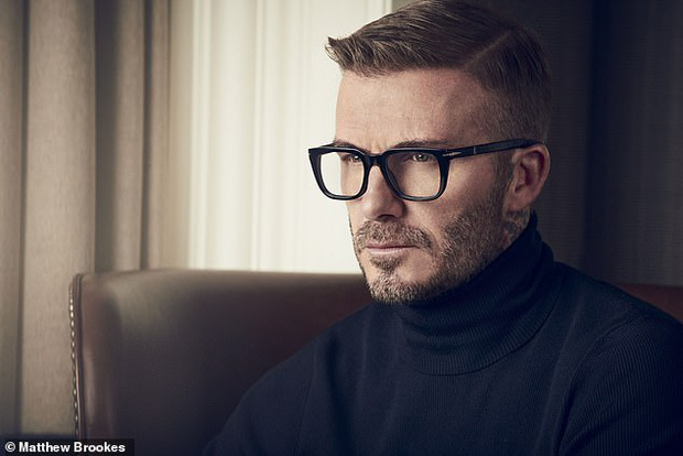 Thần thái quyến rũ, cùng khuôn mặt nam tính, góc cạnh, đẹp như tượng tác của David Beckham