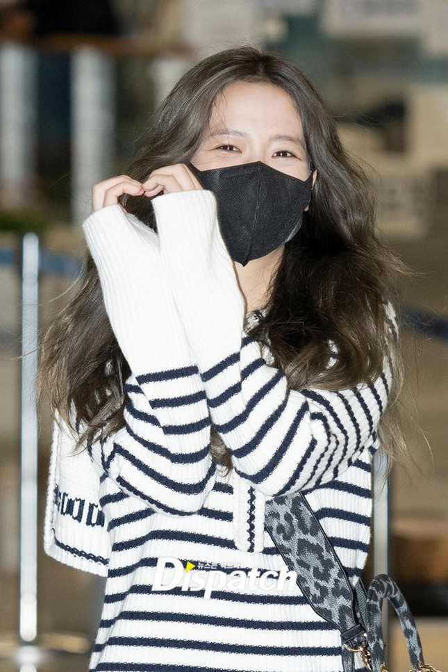 Đây cũng là ngày mà Jisoo xuất hiện ở sân bay Incheon sau khi hoàn thành lịch trình tại Paris Fashion Week