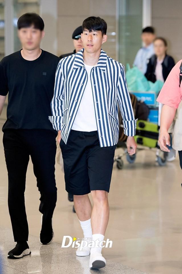 Cầu thủ Son Heung Min xuất hiện tại sân bay Incheon vào ngày 5/10