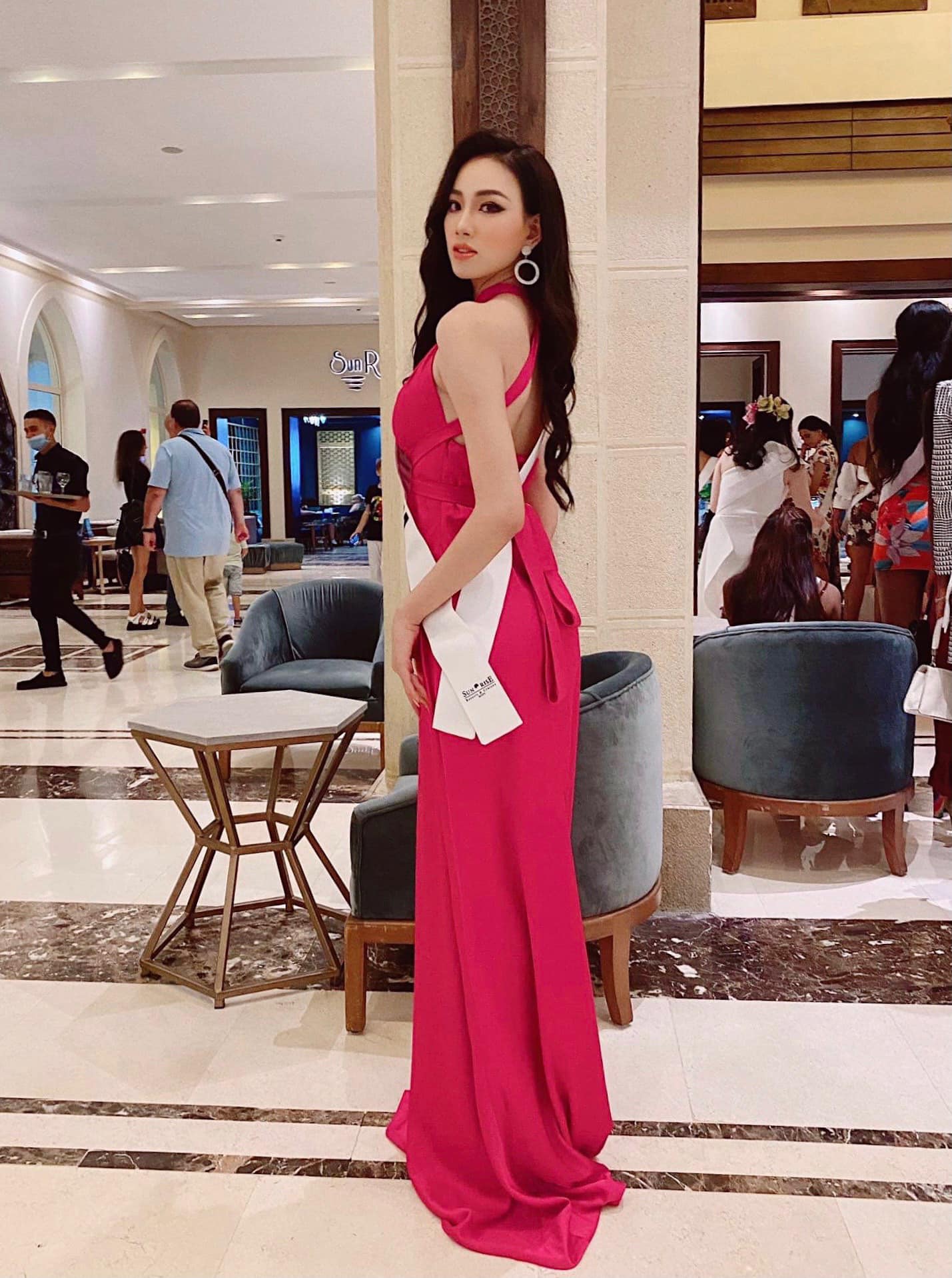 Hình ảnh mới nhất của Trần Hoàng Ái Nhi tại Miss Intercontinental 2021