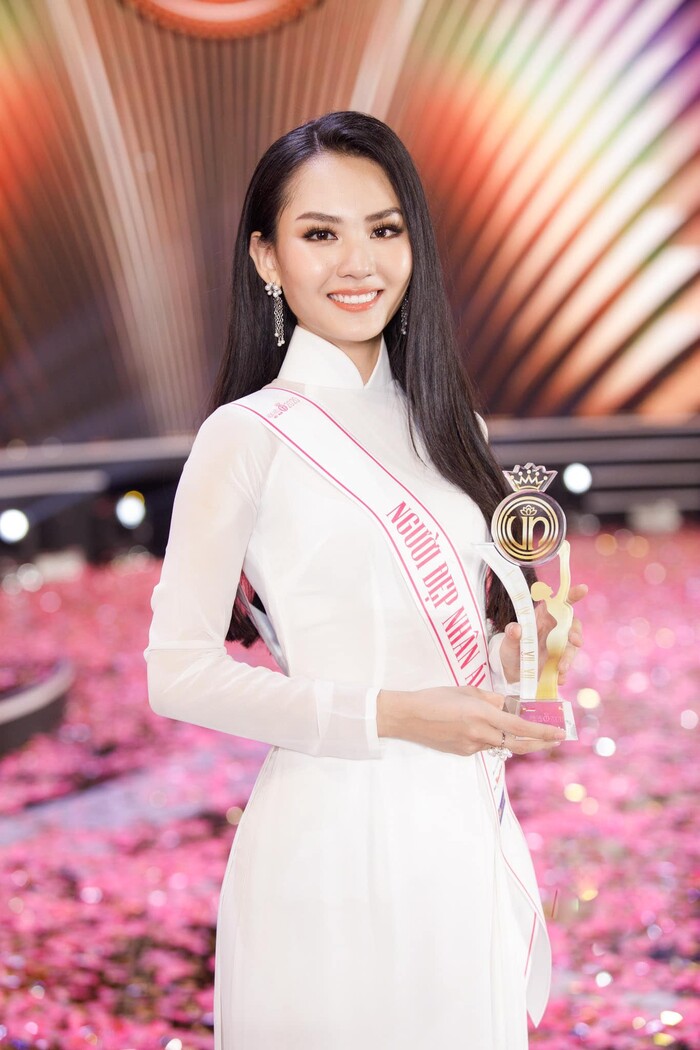 Ngoài việc lọt top 5 Hoa hậu Việt Nam 2020, Nguyễn Huỳnh Mai Phương còn đạt được danh hiệu Người đẹp Nhân ái