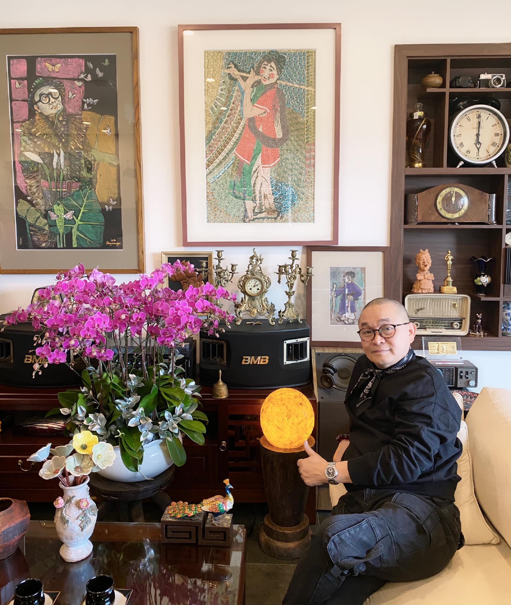 Ở tuổi 61, nghệ sĩ Xuân Hinh vẫn khỏe mạnh mà không cần dùng đến viên thuốc