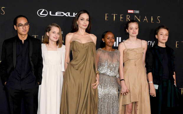 Angelina Jolie và các con xuất hiện trong họp báo ra mắt phim trước đó