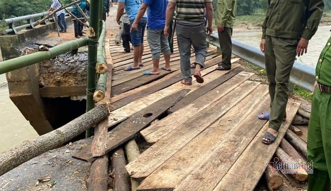 Cầu Sông Con 1 bị hư hại ở phần mố cầu trong trận bão năm 2020. Ảnh: VietNamNet
