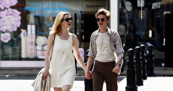 Vợ cũ tỷ phú giàu nhất thế giới Elon Musk hẹn hò với trai trẻ kém 5 tuổi