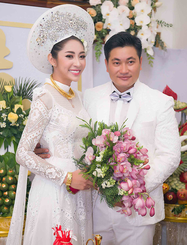 Hoa hậu Đặng Thu Thảo và chồng trong ngày cưới