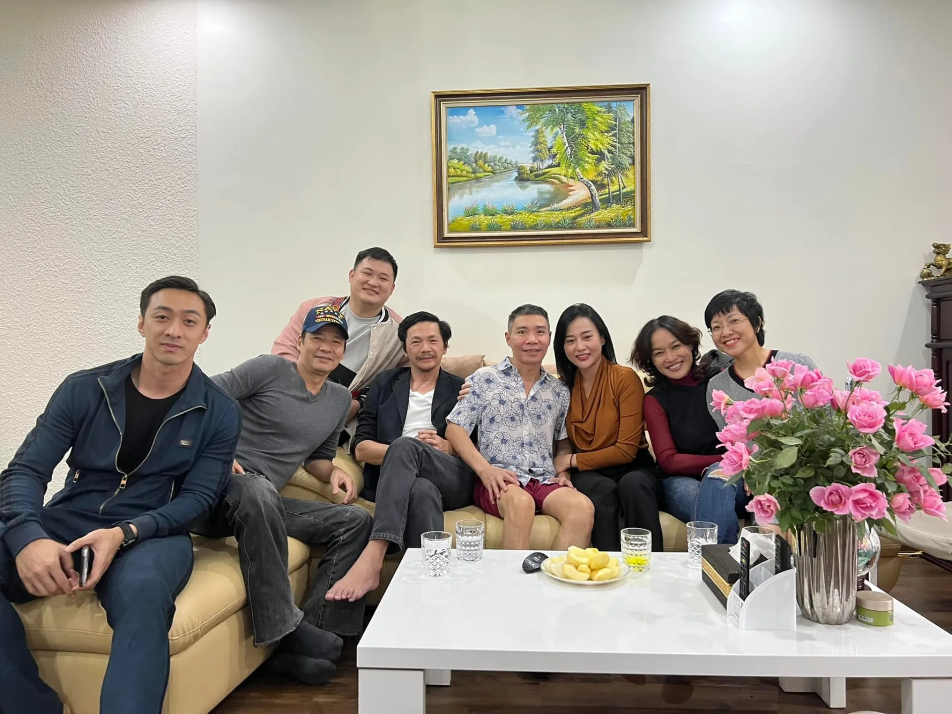 MC Thảo Vân cùng Phương Oanh, Võ Hoài Nam đến thăm nghệ sĩ Công Lý, phản ứng của chồng cũ ra sao? - Ảnh 1