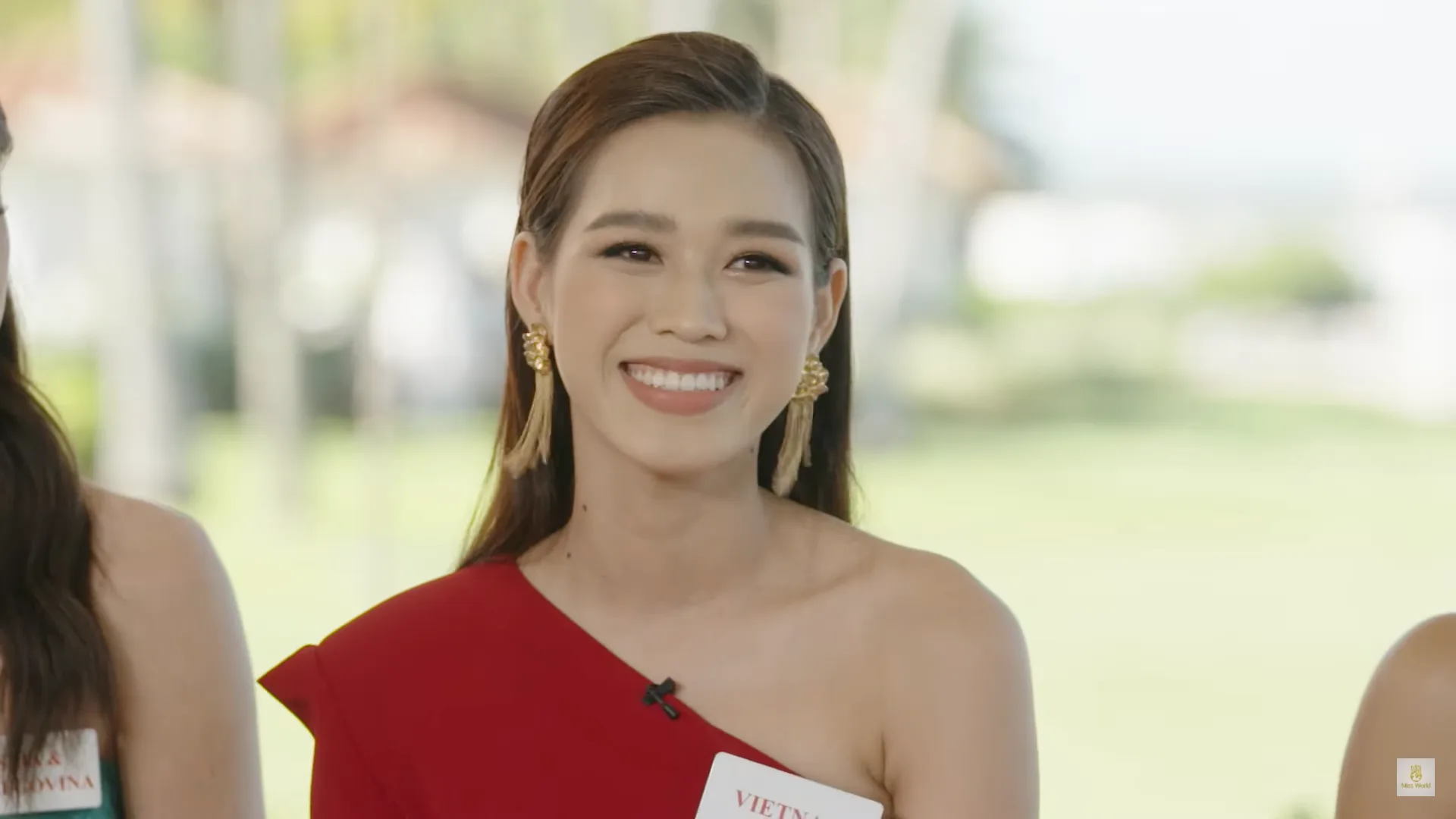 Đỗ Thị Hà tự tin đối đáp với đương kim Miss World Toni-Ann Singh - Ảnh 2