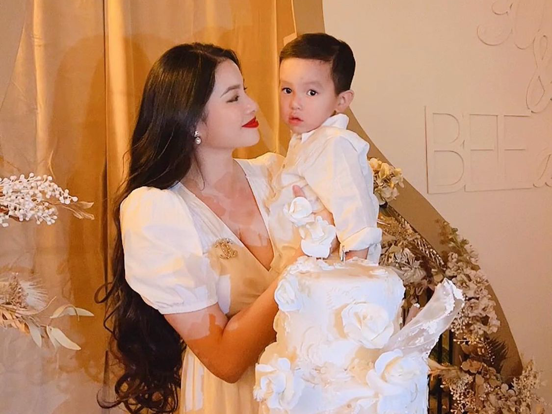 Phạm Hương hiện đang sở hữu cuộc sống xa hoa, hạnh phúc bên con trai