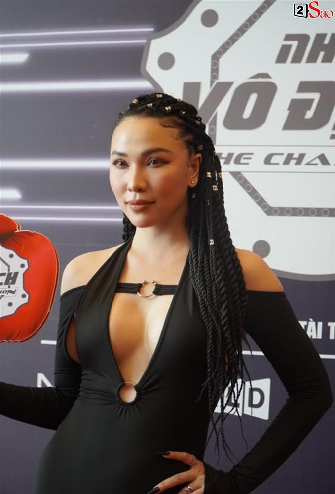 Quỳnh Thư xuất hiện tại họp báo ra mắt chương trình The Champion