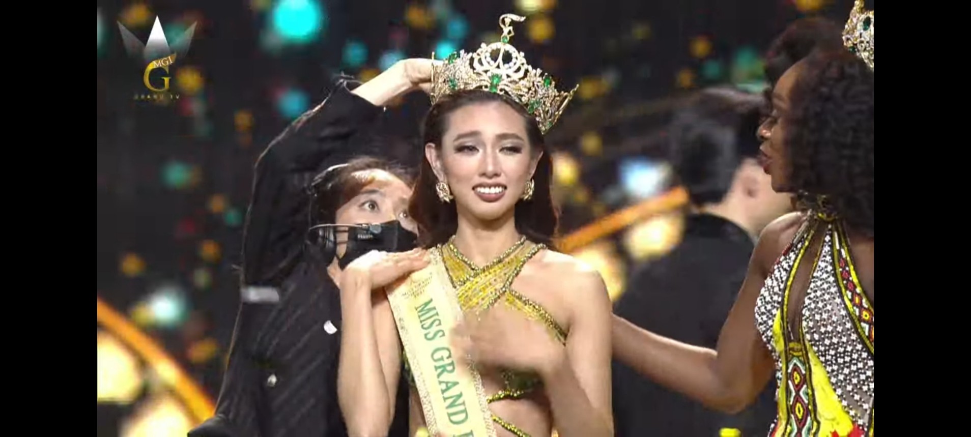 Ngoài kỹ năng trình diễn, phần hùng biện của Thùy Tiên được đóng vai trò quyết định giúp cô đăng quang ngôi vị cao nhất của Miss Grand International 2021