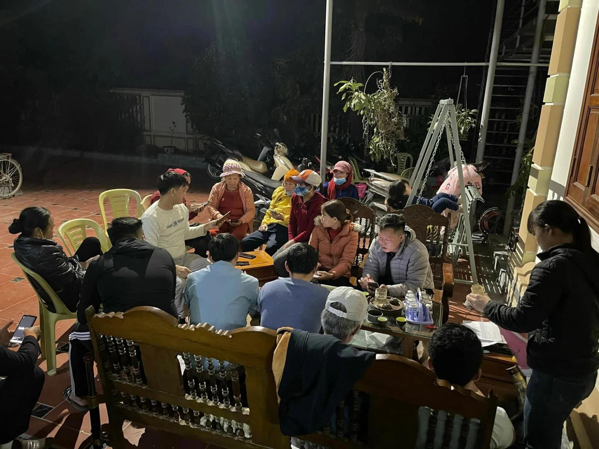 Đỗ Thị Hà xúc động khi quê hương Thanh Hóa từ già đến trẻ miệt mài vote cho cô bất kể đêm ngày - Ảnh 2
