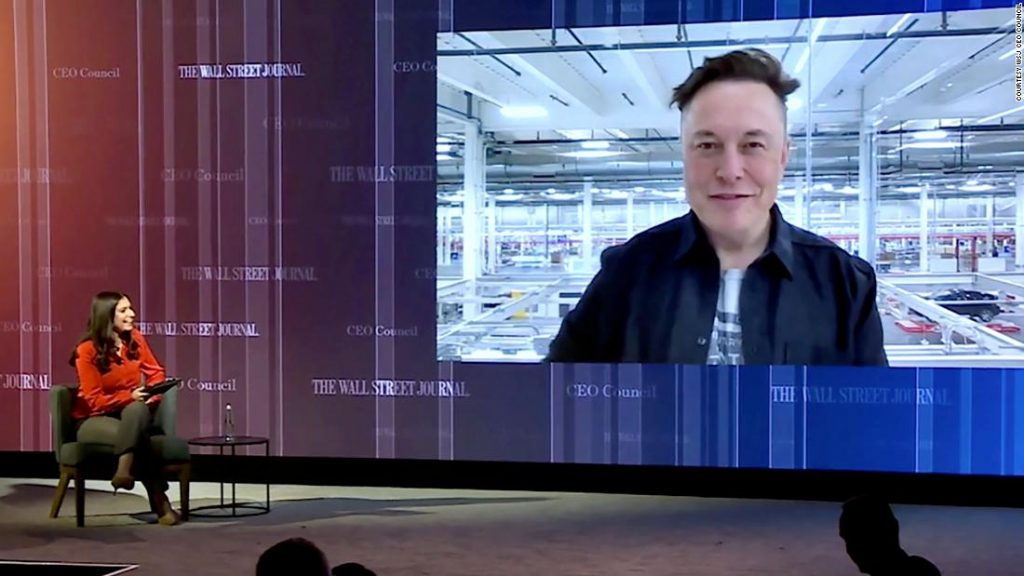 Tỷ phú Elon Musk bày tỏ quan điểm của mình tại CEO Summit