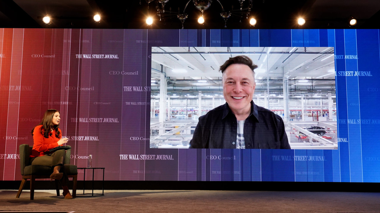 Tỷ phú giàu nhất thế giới Elon Musk xuất hiện tại sự kiện CEO Summit vừa qua