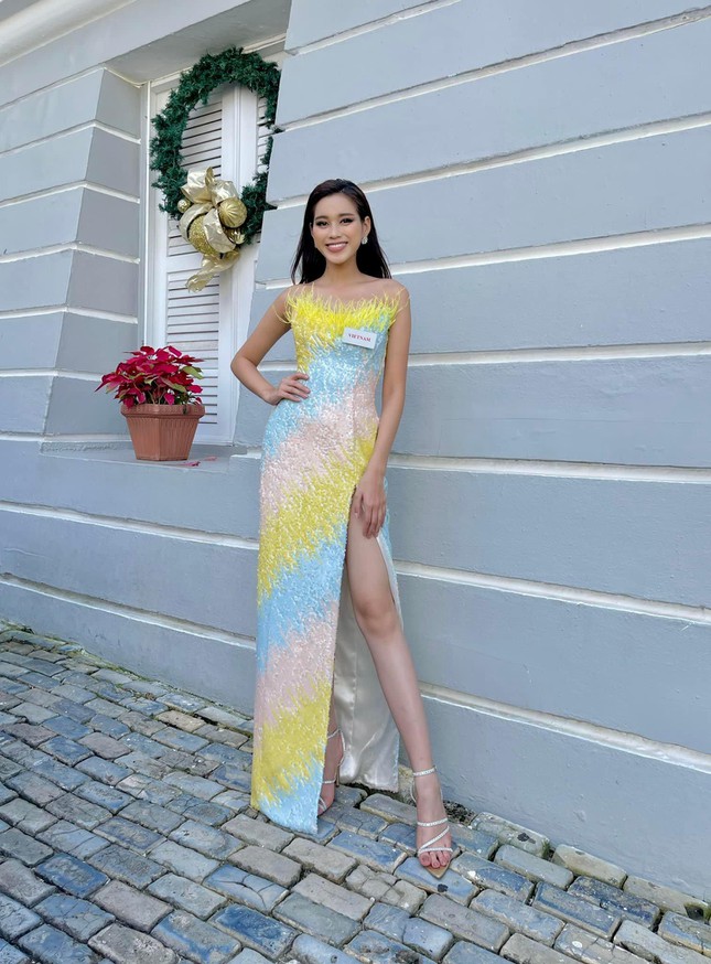 Hoa hậu Đỗ Thị Hà rạng ngời trong sự kiện mới nhất diễn ra vào sáng ngày 15/12 (theo giờ Việt Nam)