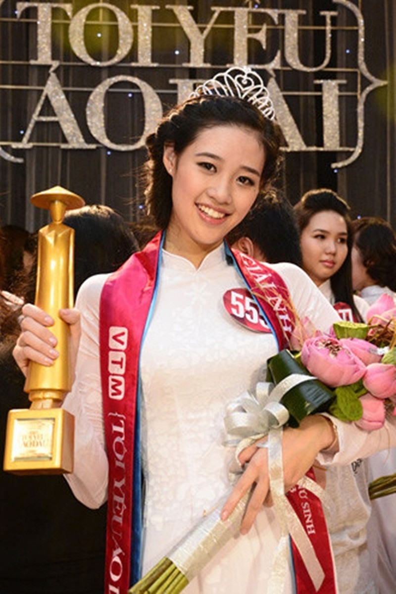 Hình ảnh Hoa hậu Khánh Vân khi tham gia cuộc thi sắc đẹp ở trường