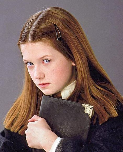 Bonnie Wright khi lần đầu ra mắt trong vai diễn Ginny Weasley 20 năm trước