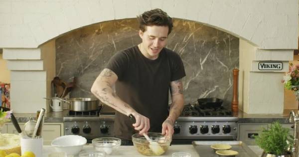 2 triệu người vào xem video con trai David Beckham nấu ăn 