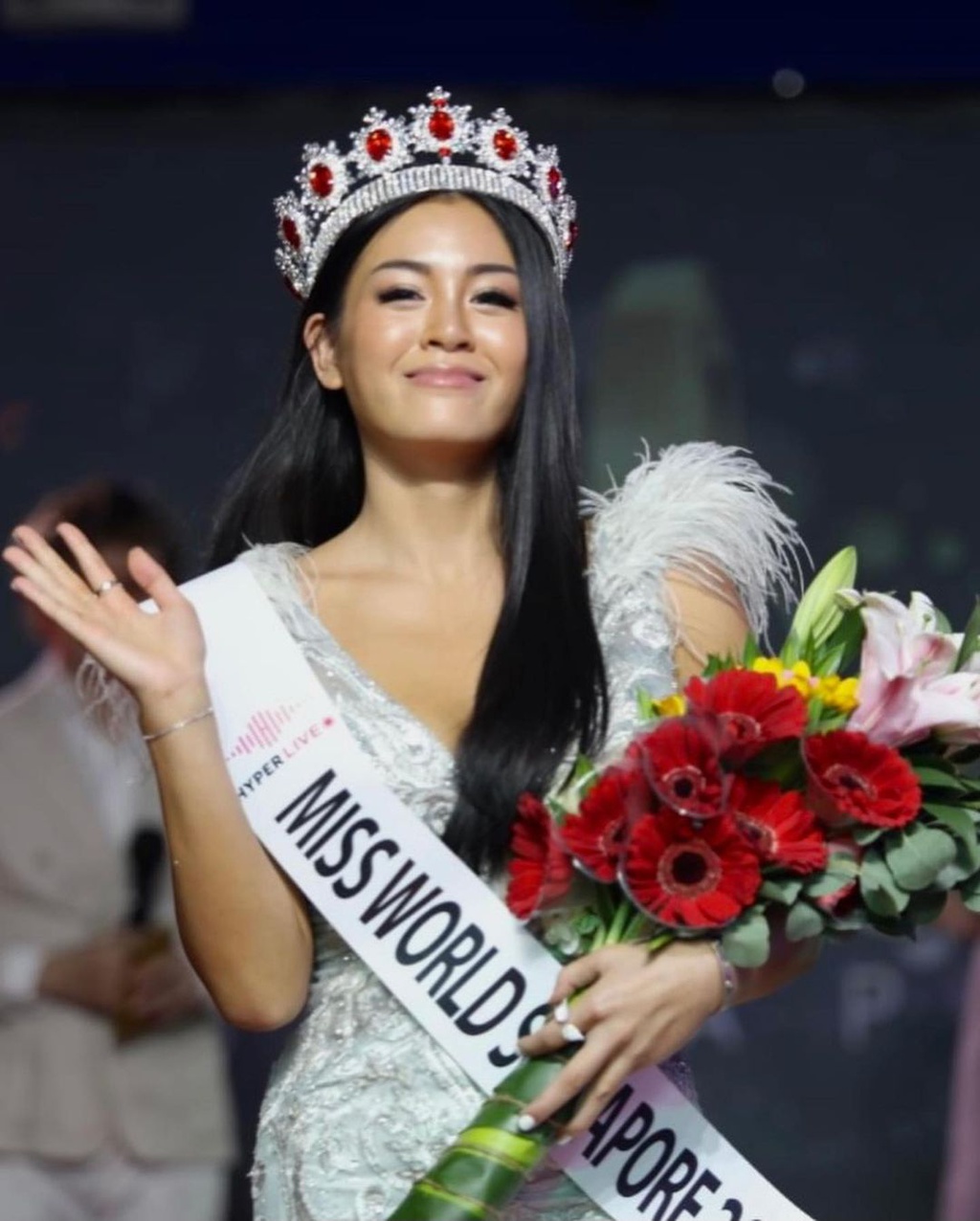 Khoảnh khắc đăng quang Hoa hậu Singapore của Khai Ling Ho