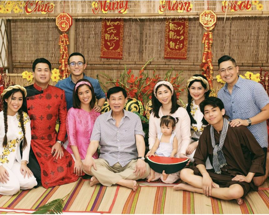 Gia đình nổi tiếng của tỷ phú Johnathan Hạnh Nguyễn