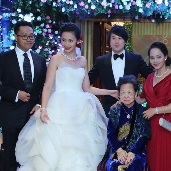 Thanh Bùi và Trương Huệ Vân tại đám cưới kín đáo năm 2013